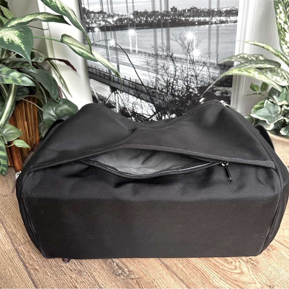 Victorinox Swiss Army Black Travel Duffle Bag - Unisex, Weekender Bag - Picture 14 of 16
